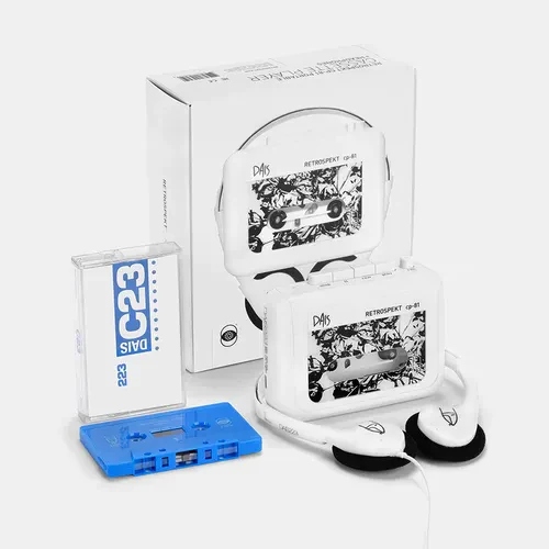 Reproductor de Cassette CP-81 + Audífonos + Compilación en Casete - Dais X Retrospekt